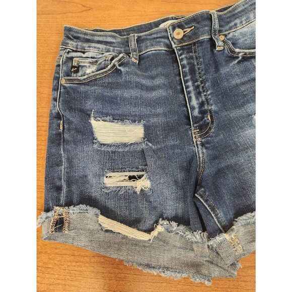 Kancan 29 high rise denim shorts. Measures approx 30 waist, 4 inseam and 11 rise - Picture 3 of 8